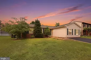 10221 Foxborough Ct, Manassas, VA 20110 - Photo 2