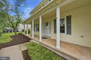 8878 Sweetbriar St, Manassas, VA 20110 - Photo 2