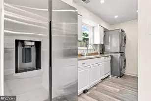 9035 Bonham Cir, Manassas, VA 20110 - Photo 4