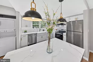 9093 Wharton Ct, Manassas, VA 20110 - Photo 6