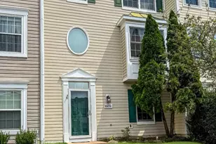 10251 Magnolia Grove Dr, Manassas, VA 20110 - Photo 2