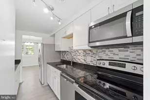 9178 Laurelwood Ct, Manassas, VA 20110 - Photo 8