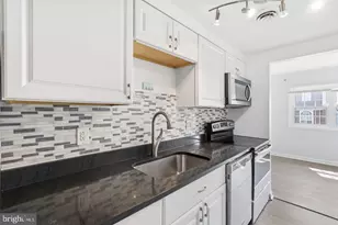 9178 Laurelwood Ct, Manassas, VA 20110 - Photo 10