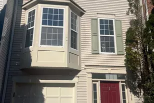9418 Black Hawk Ct, Manassas Park, VA 20111 - Photo 4