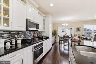 9073 Alexander Way, Manassas Park, VA 20111 - Photo 10