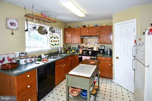 9411 Wilcoxen Dr, Manassas Park, VA 20111 - Photo 14