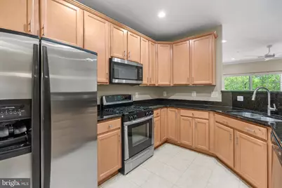 9724 Holmes Place #UNIT 302, Manassas Park, VA 20111 - Photo 2