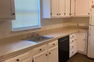 8637 Cartwright Ct, Manassas Park, VA 20111 - Photo 10