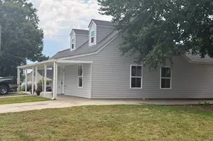 146 Scott Dr, Manassas Park, VA 20111 - Photo 2