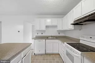 8635 Reinecke Ct, Manassas Park, VA 20111 - Photo 16