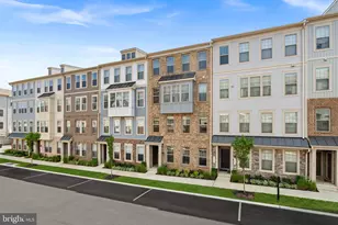 212 Park Central Ter, Manassas Park, VA 20111 - Photo 2