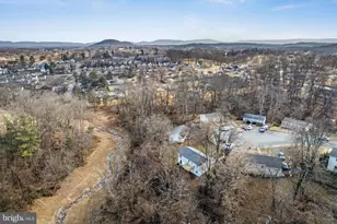 328 Monument Dr, Staunton, VA 24401 - Photo 10