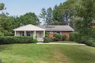 1395 Pleasant View St, Staunton, VA 24401 - Photo 1