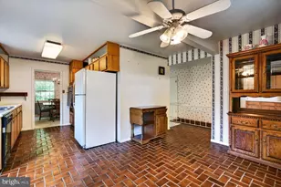 1395 Pleasant View St, Staunton, VA 24401 - Photo 10