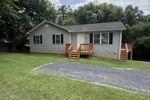 296 Bryce Blvd, Mount Jackson, VA 22842 - Photo 2