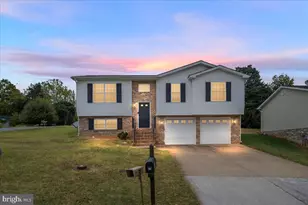 523 Thompson St, Strasburg, VA 22657 - Photo 1