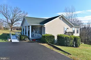 522 Manor Hill Dr, Toms Brook, VA 22660 - Photo 4