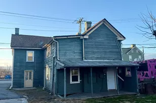 131 S Massanuten St, Strasburg, VA 22657 - Photo 2