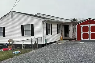 291 Borum St, Strasburg, VA 22657 - Photo 2
