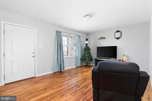 174 Charles N, Strasburg, VA 22657 - Photo 4