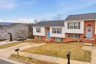 549 Stonewall St, Strasburg, VA 22657 - Photo 2