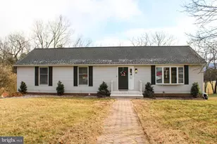 88 Cecelia St, Toms Brook, VA 22660 - Photo 1
