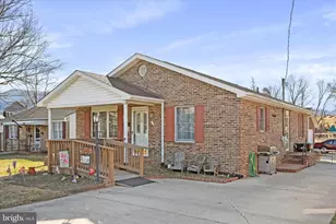 202 Brown St, Strasburg, VA 22657 - Photo 2