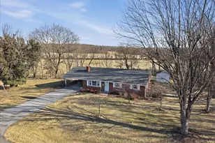 891 Stoneburner Rd, Edinburg, VA 22824 - Photo 2