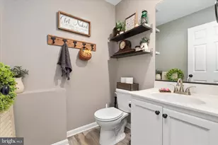 318 Newman St, Strasburg, VA 22657 - Photo 4