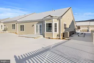 205 Grafton Ct, Edinburg, VA 22824 - Photo 2