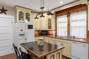 131 Capon St, Strasburg, VA 22657 - Photo 12