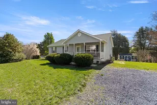 218 Baer Oak Dr, Maurertown, VA 22644 - Photo 2