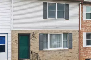 906 Hill Top Dr, Woodstock, VA 22664 - Photo 2