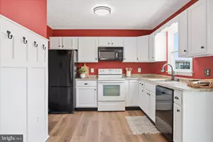 906 Hill Top Dr, Woodstock, VA 22664 - Photo 6