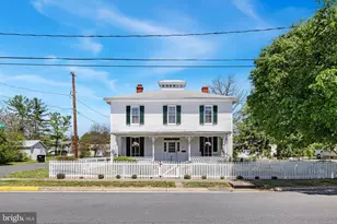 394 W King St, Strasburg, VA 22657 - Photo 2