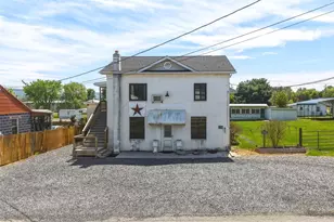 155 Center St, Mount Jackson, VA 22842 - Photo 2