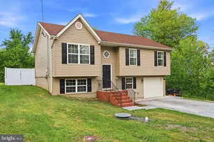658 W King St, Strasburg, VA 22657 - Photo 2