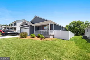 300 Stonewall St, Strasburg, VA 22657 - Photo 2