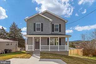 201 E Locust St, Woodstock, VA 22664 - Photo 2