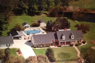 908 Jonathan St, Woodstock, VA 22664 - Photo 2