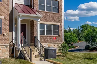 961 Woodstock Commons Dr, Woodstock, VA 22664 - Photo 4