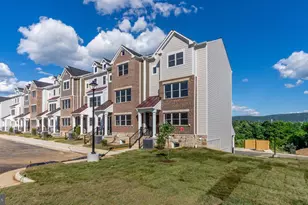 961 Woodstock Commons Dr, Woodstock, VA 22664 - Photo 2