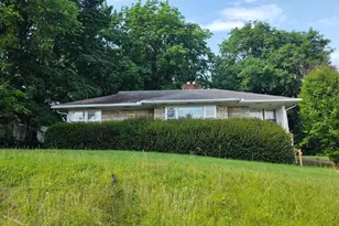 104 E South St, Woodstock, VA 22664 - Photo 2