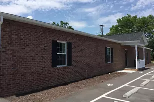 143 N Fort St, Strasburg, VA 22657 - Photo 2