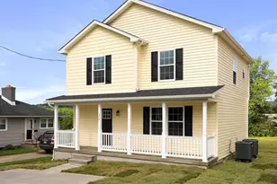 120 S Funk St, Strasburg, VA 22657 - Photo 2