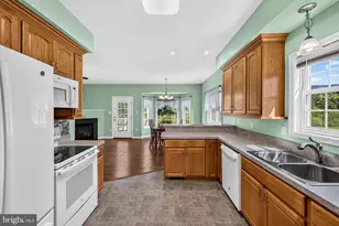 204 Grafton Ct, Edinburg, VA 22824 - Photo 6