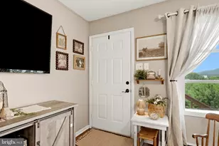 326 Sunset St, Strasburg, VA 22657 - Photo 4
