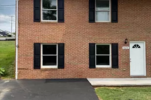 621 Thompson St, Strasburg, VA 22657 - Photo 2