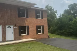 623 Thompson St, Strasburg, VA 22641 - Photo 1