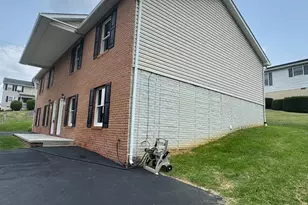 623 Thompson St, Strasburg, VA 22657 - Photo 2
